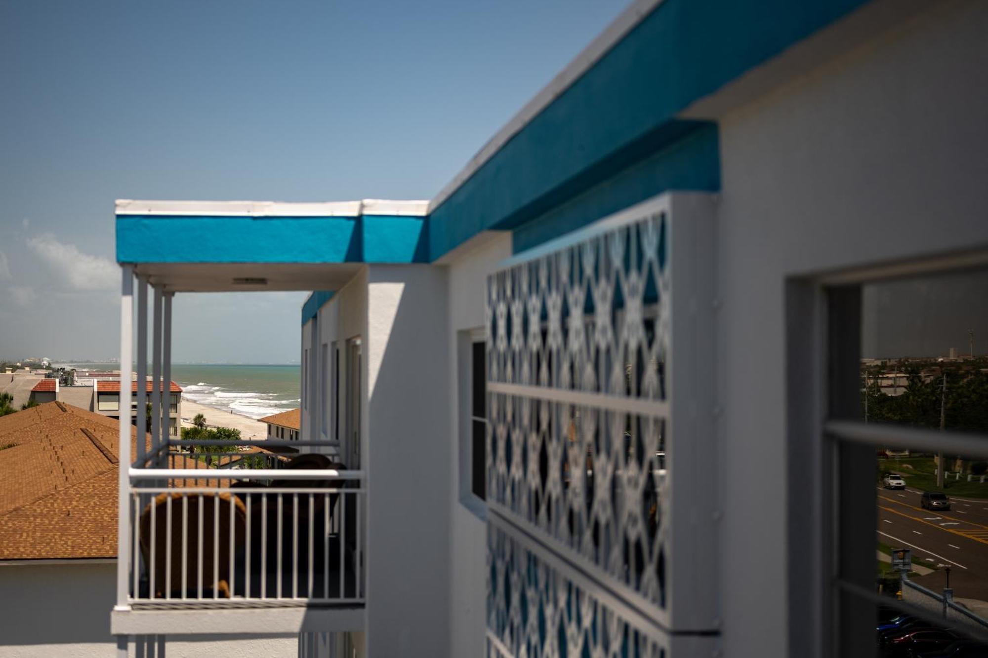 Oceanfront Beach House, Satellite Beach Room photo